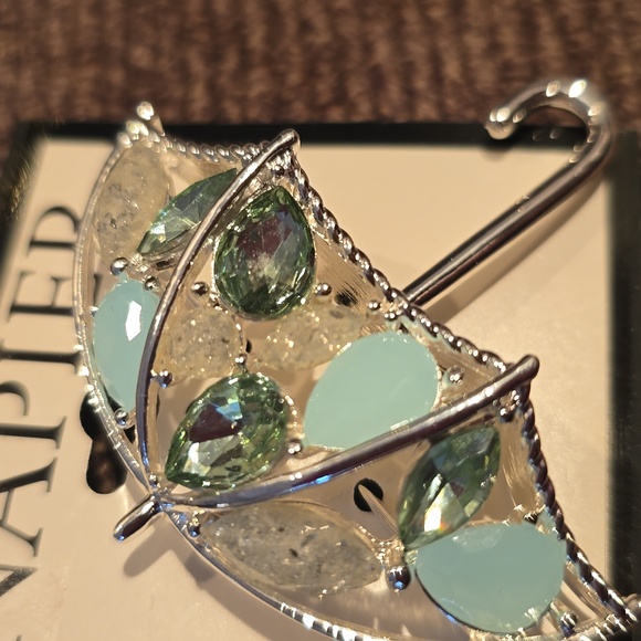 NAPIER BRAND FASHION JEWELRY PIN FANCY STONES AND SILVERTONE UMBRELLA - Picture 1 of 11